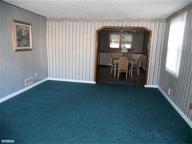 211 Evergreen Ave, Folsom, PA 19033 - photo 3