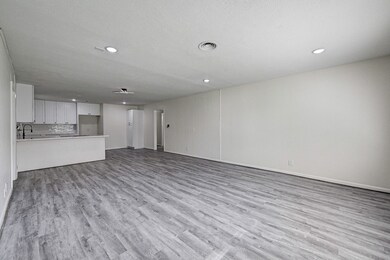 6027 Ledbetter St, Houston, TX 77087 - photo 5