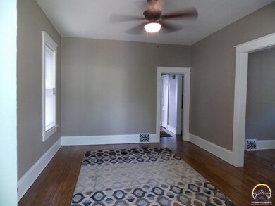 233 SW Elmwood Ave, Topeka, KS 66606 - photo 2