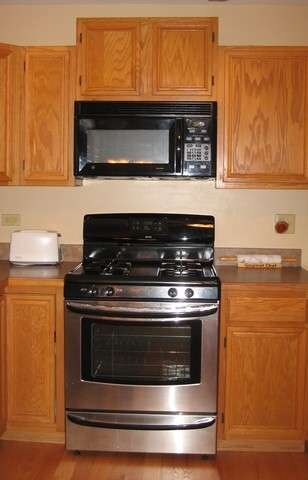 822 Brandt Dr, Lake In the Hills, IL 60156 - photo 5