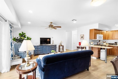 Foxhill Manor unit CT114, Norwood, NJ 07648 - photo 5