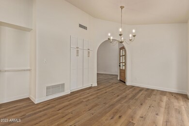 Dining room pic1