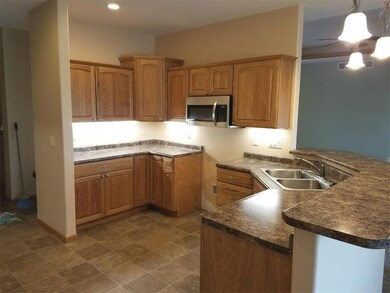 6721 Hoover Trail Rd SW, Cedar Rapids, IA 52404 - photo 7