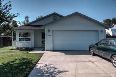 2608 SW Volcano Ave, Redmond, OR 97756 - photo 2