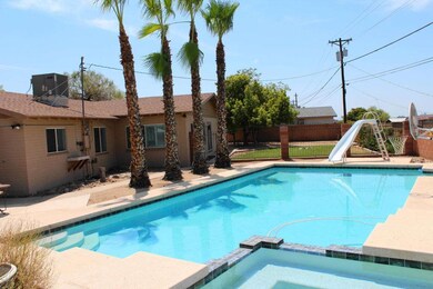 Heeated Pool & Spa