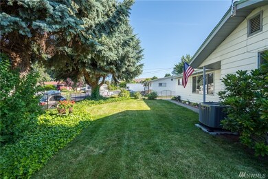 343 N Kansas Ave, East Wenatchee, WA 98802 - photo 2