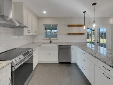 3305 Peacock Ln, Mulberry, FL 33860 - photo 2