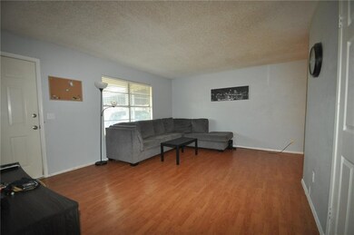 1633 NE 5th St, Moore, OK 73160 - photo 4