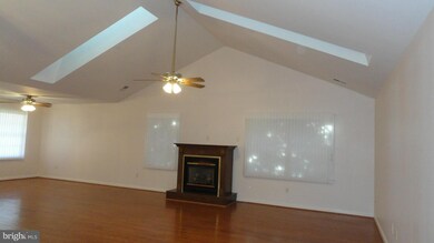 121 Chantilly Ct, Hagerstown, MD 21740 - photo 2