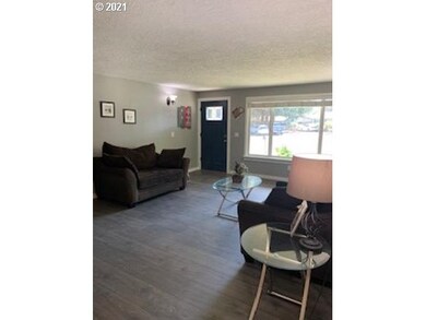 701 SW 20th Cir, Troutdale, OR 97060 - photo 5