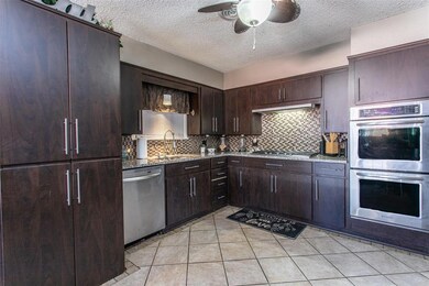 1208 Magnolia St, Gainesville, TX 76240 - photo 7