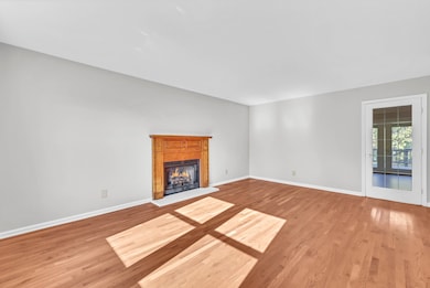 331 Dunbrook Dr, Clarksville, TN 37043 - photo 4