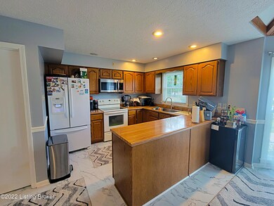 7504 Crabtree Dr, Louisville, KY 40228 - photo 4