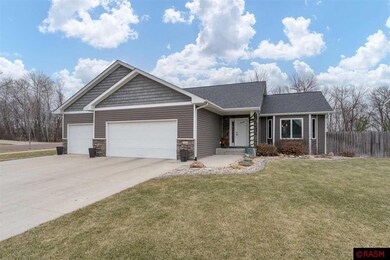 839 839 Fieldcrest Dr, Mankato, MN 56001 - photo 2