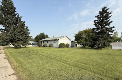 602 Harris Ct, Rolla, ND 58367 - photo 3