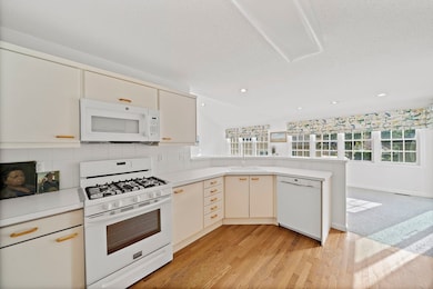 132 Cannon Forge Dr, Foxboro, MA 02035 - photo 4