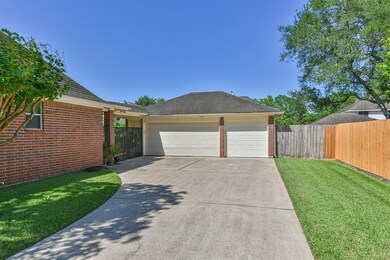 1905 Pebble Ln, Friendswood, TX 77546 - photo 4