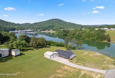 121 Lakeview Circle