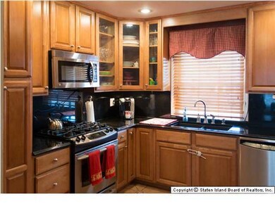 479 Leverett Ave, Staten Island, NY 10308 - photo 3