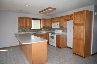 118 Lynn Dee Ct, New Carlisle, IN 46552 - photo 2