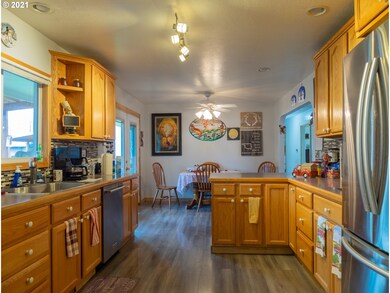 203 NW 7th Ave, John Day, OR 97845 - photo 5