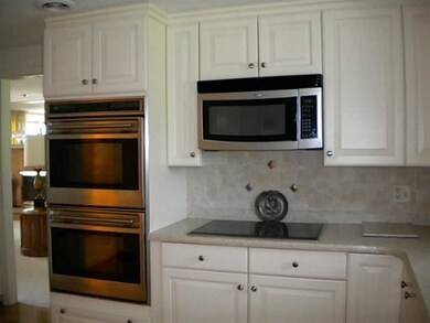 Kitchen Double oven 1 with convection cook top, mi