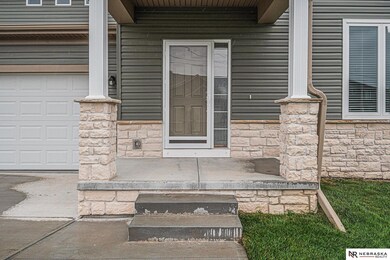 18514 Olive Cir, Omaha, NE 68136 - photo 4