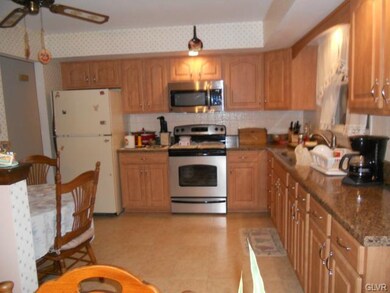 6142 Indian Creek Rd, Zionsville, PA 18092 - photo 7