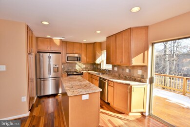 3302 Stone Heather Ct, Herndon, VA 20171 - photo 5