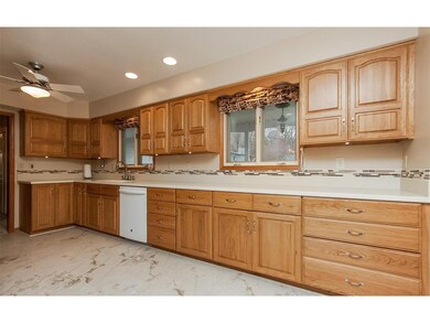 324 Trailridge Rd SE, Cedar Rapids, IA 52403 - photo 7