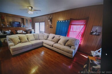 111 E Cummings St, Henryetta, OK 74437 - photo 2