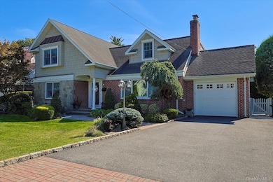 122 Pine St, Rockville Centre, NY 11570 - photo 2