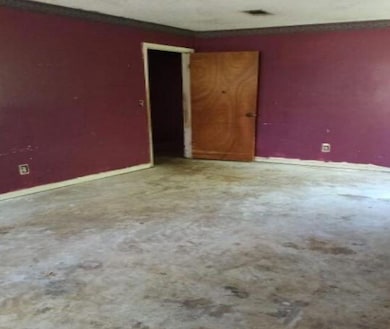Empty room featuring baseboards and crown molding
