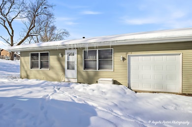 831 Washington St unit 2, Woodstock, IL 60098 - photo 2