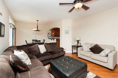 196 Mayo Ct, Elmhurst, IL 60126 - photo 4