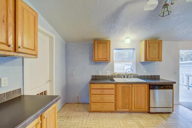 9463 Blackwell Rd, Central Point, OR 97502 - photo 4