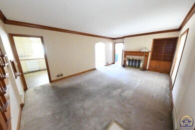 215 SW Hillside Ave, Topeka, KS 66611 - photo 4