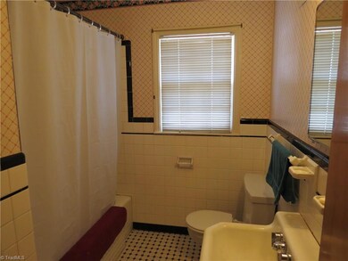 508 Montgomery St, Reidsville, NC 27320 - photo 7