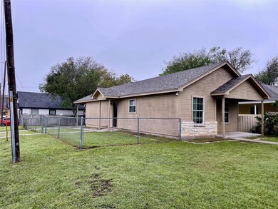 801 Trinity St, Cleburne, TX 76031 - photo 4