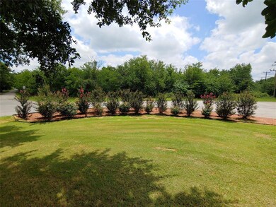 2015 Pecan St, Bonham, TX 75418 - photo 6