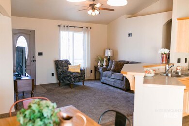 981 Zion St, Burley, ID 83318 - photo 7