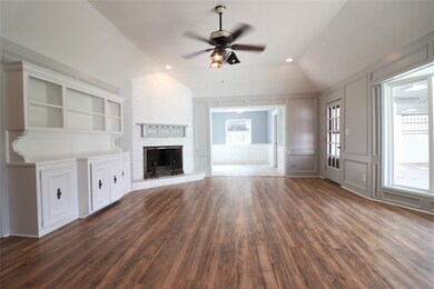 2100 Meadow Ln, Richmond, TX 77469 - photo 3