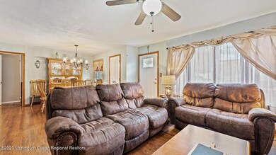 Family Room-007-019-1920x1080