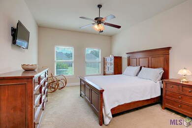 5362 Queens Carriage St, Zachary, LA 70791 - photo 7