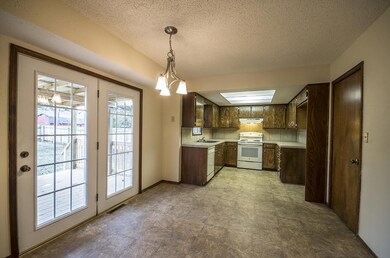 Dining & Kitchen