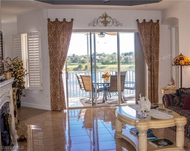 Beautiful Lake view from Living room
