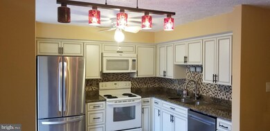 11503 Underoak Ct, Reston, VA 20191 - photo 2