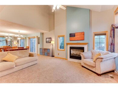 2078-Willow-Cir-Select28-002