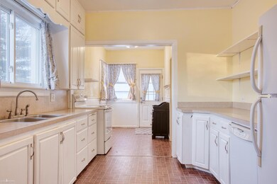 1330 W King St, Owosso, MI 48867 - photo 3