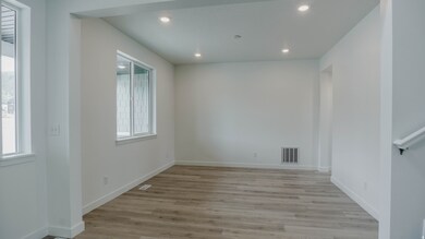 876 W Sika Cir unit 205, Saratoga Springs, UT 84045 - photo 3